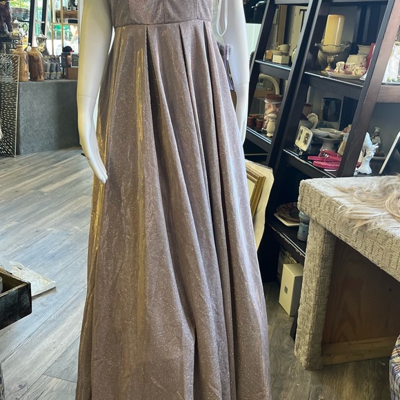 Dress - Picture 3 of 12